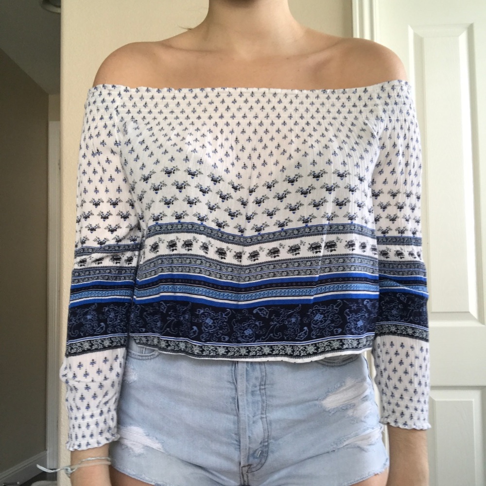 Off the shoulder long sleeve crop top